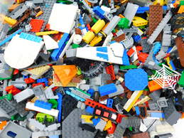 5.8 LBS Mixed LEGO Bulk Box alternative image