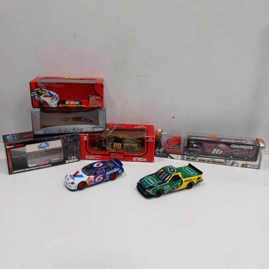 Nascar Die-Cast Model Race Cars Assorted 5pc Lot image number 2