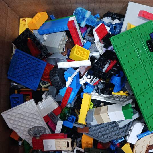 10.5lbs.  of Assorted LEGO Building Bricks image number 3