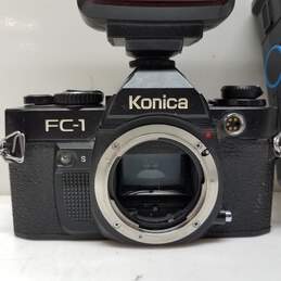 Vintage Konica FC-1 Camera Body with Vivitar Flash - Untested alternative image