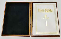 Thomas Nelson Publishers NAB New American Bible w Case