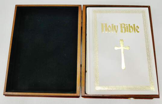Thomas Nelson Publishers NAB New American Bible w Case image number 1