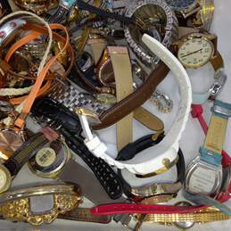 8.6lb Bulk of Assorted Watches alternative image