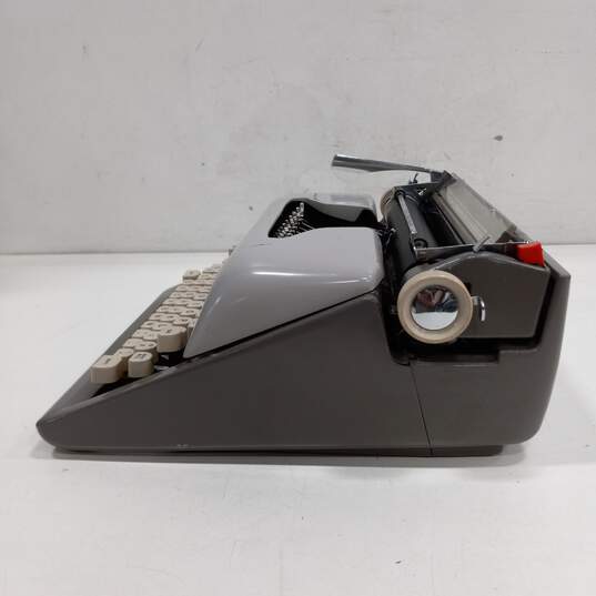 Vintage  Royal Portable  Typewriter in case image number 4