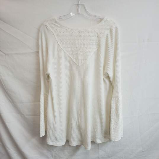 Free People White Long Sleeve Lightweight V-Neck Top Women's Size M image number 2
