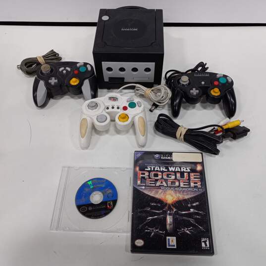 Nintendo GameCube Console Game Bundle image number 1