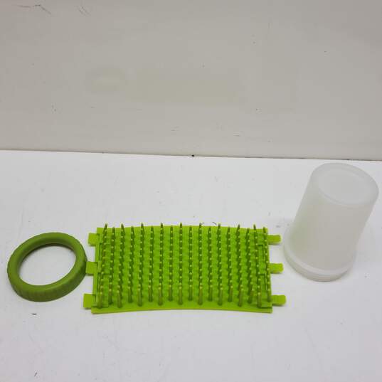 Dexas MudBuster Portable Dog Paw Washer & Cleaner image number 2