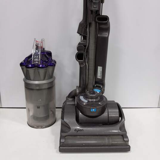 DC17 Absolute Upright Vacuum image number 5