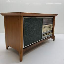 Vintage RCA Victor Solid State Walnut Radio RHC41W alternative image