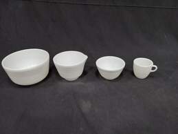 Set 4 Assorted Pieces Of White Pyrex Dinnerware
