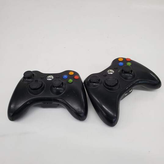 Xbox 360 Wireless Controllers image number 1