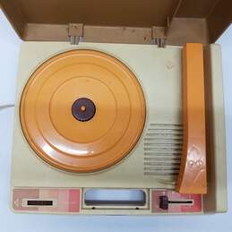 Vintage 1978 Fisher Price Toys Portable Record Player Turntable 825 alternative image