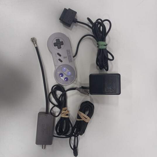 Super Nintendo Entertainment System SNES Console With  Controller And Cords image number 4