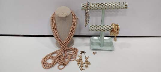 5 Piece Bundle of Assorted Women's Costume Jewelry image number 1