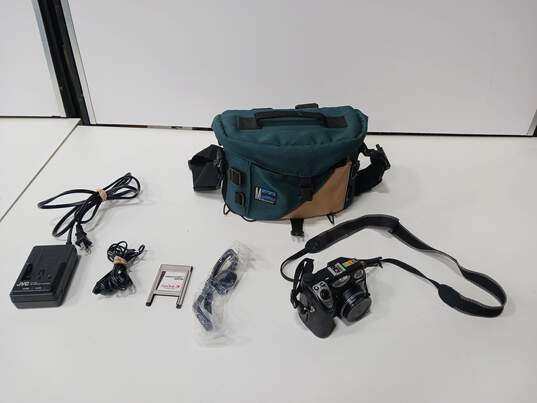 Nikon Coolpix 5000 Digital Camera Model E5000 & Accessories image number 1