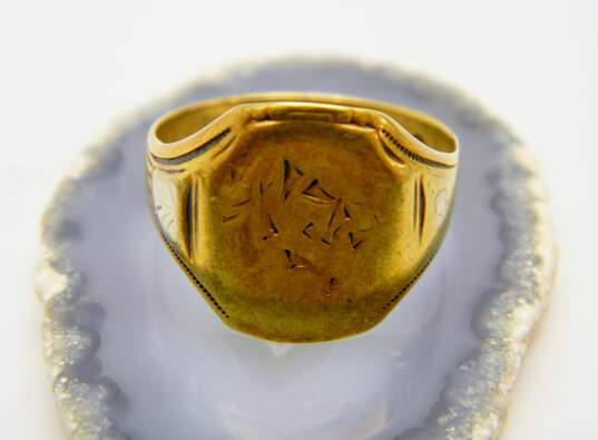 VNTG 14K Yellow Gold Engraved Signet Ring 5.2g image number 1