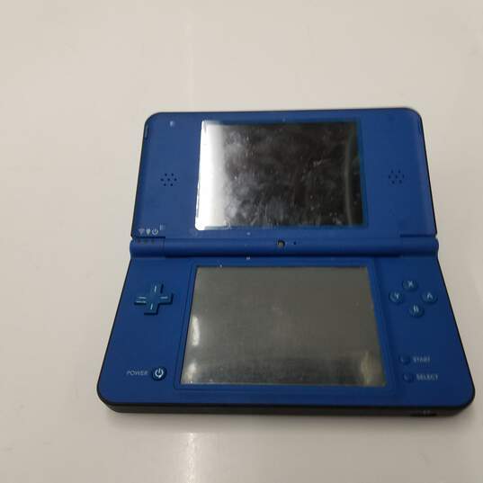 Blue Nintendo DSi XL image number 1