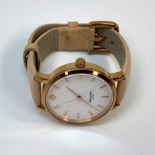 Designer Kate Spade New York KSW1403 White Analog Round Dial Quartz Wristwatch image number 2