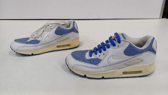 Nike Air Max Sneakers Women's Size 7 image number 2