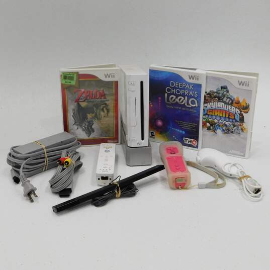 Nintendo Wii W/ 2 Controllers and 3 Games image number 1