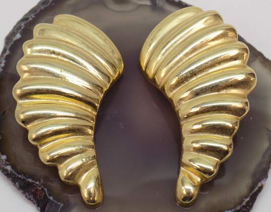 Robin Kahn & Vintage Goldtone Ridged Statement Clip On Earrings & Omega Chain Bracelet 50.1g image number 5