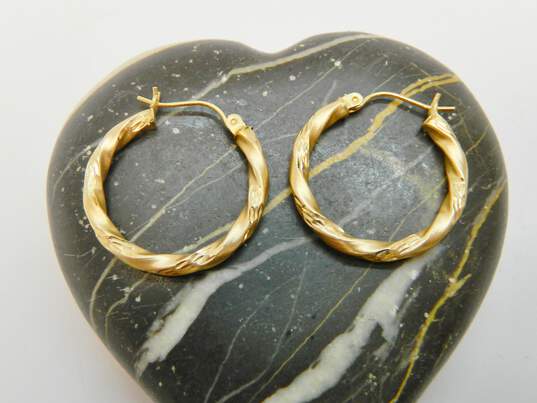 14K Gold Etched & Brushed Twisted Tube Hoop Earrings 1.8g image number 1