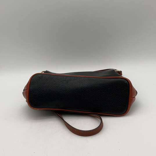 Womens Black Tan Pebble Leather Adjustable Strap Inner Pockets Crossbody Bag image number 3