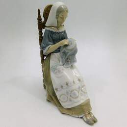 Lladro The Embroiderer Lady Sewing in Chair #4865 alternative image