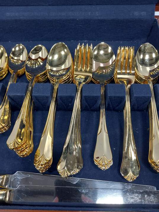 Hampton Silversmiths Gold/Silver Toned Flatware Set in Wooden Case image number 3