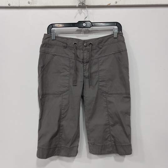 The North Face Gray Cargo Style Capri Shorts Size 4 image number 1