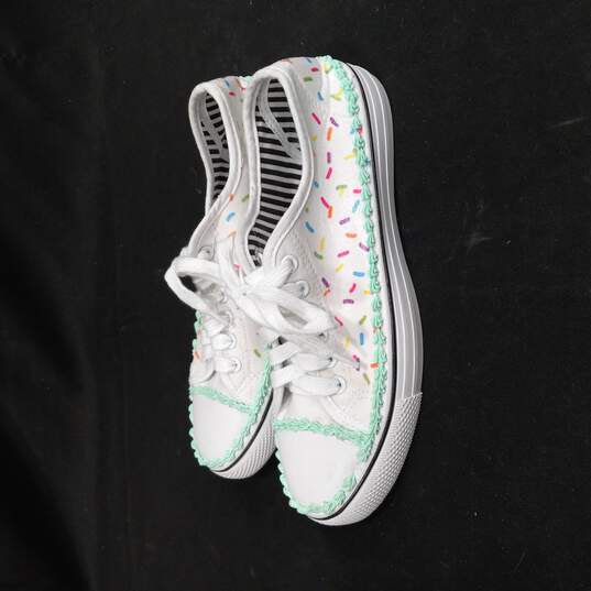 Unbranded Cake Themed Sneakers/Shoes Size 8 image number 1