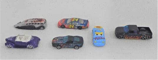 Assorted Die Cast Cars & Trucks Lot Various Brands image number 3