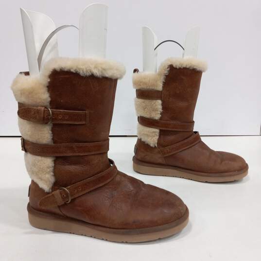Women's Brown Leather Ugg Boots Size 9 image number 2