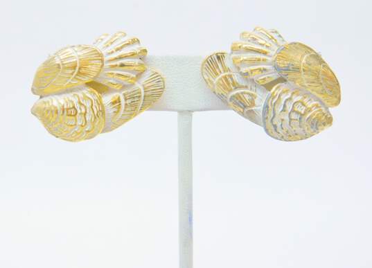 Vintage Beachy White & Gold Tone Seashell Clip-On Earrings & Hinged Bangle Bracelet 92.2g image number 3