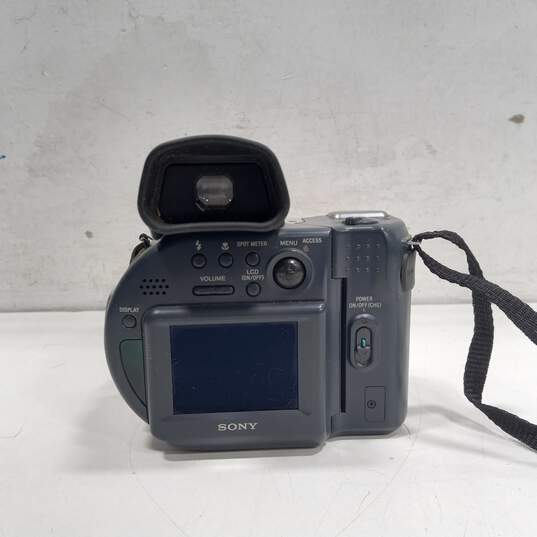 Sony Mavica MVC-CD1000 Digital Camera image number 4