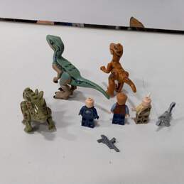 7pc Bundle of Assorted Lego Jurassic World Minifigures alternative image