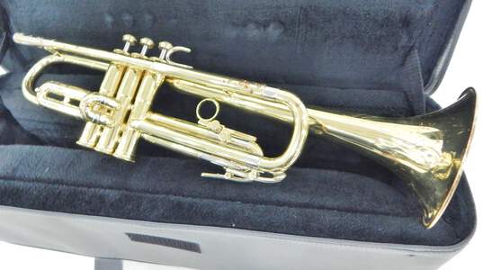 Frank Holton & Co. Brand Holton Collegiate Model B Flat Trumpet w/ Case and Accessories (Parts and Repair) image number 1