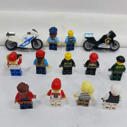 Lot of 11 Assorted Lego Minigures alternative image