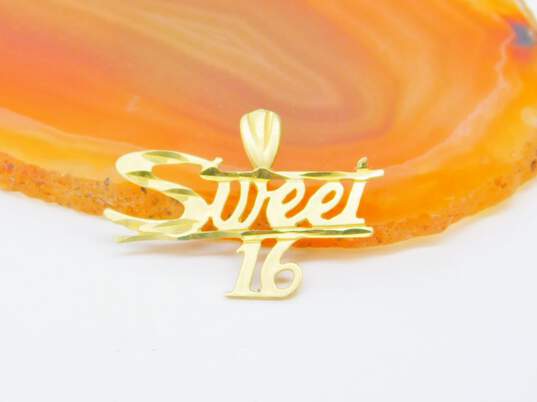 14K Gold Sweet 16 Satin Finish & Etched Pendant 0.8g image number 1