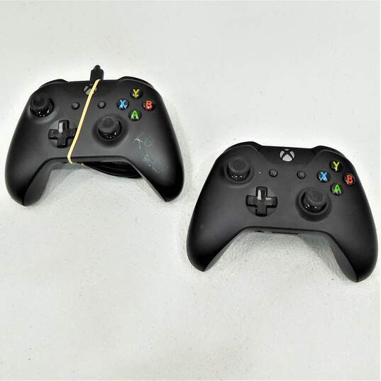 Lot of 2 Microsoft Xbox One Controllers image number 1