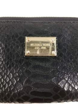 Michael Kors Black Leather Zip Wallet alternative image
