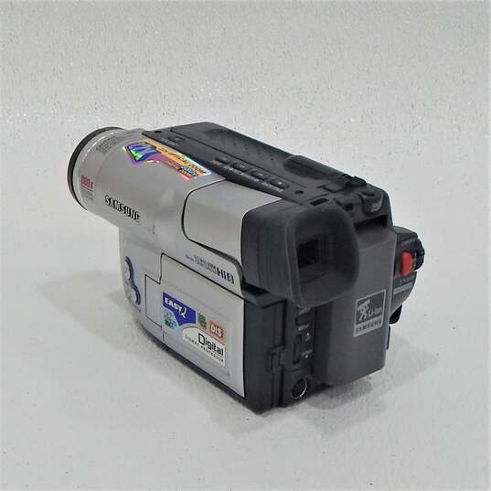 Samsung SCL860 NTSC 8mm Hi-8 Camcorder W/ Case image number 2