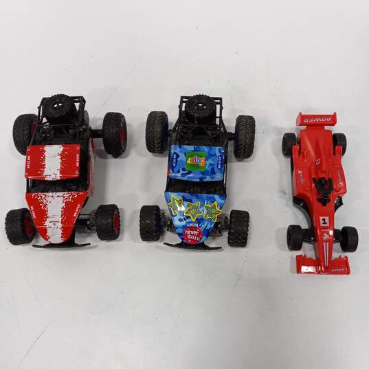 Bundle Of 3 Small Assorted Remote Control Cars image number 2