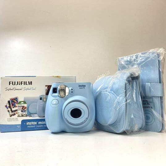 Fujifilm Instax Mini 7S Instant Camera in Box with Accessories image number 1