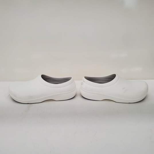 Crocs Women's Size 11 M White Synthetic Slip-On Shoes image number 1