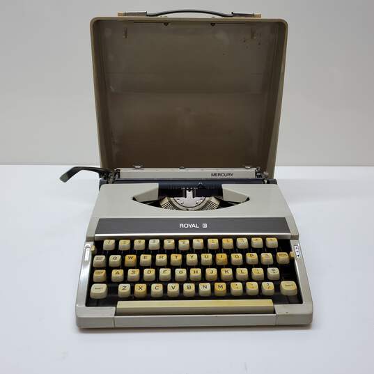 Royal Mercury Portable Typewriter with Hard Plastic Lid For Parts/Repair image number 2
