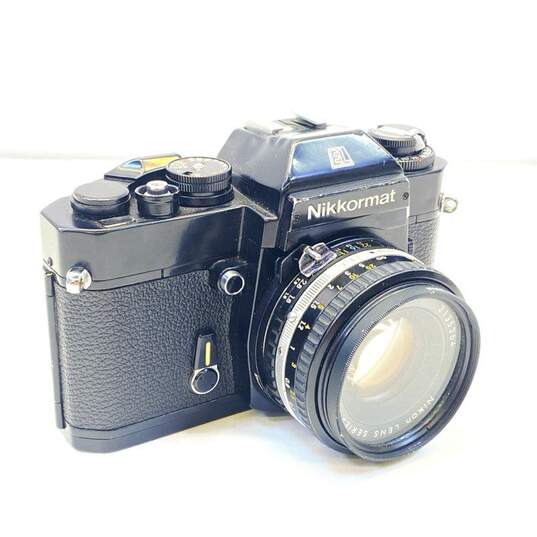Vintage Nikkormat EL SLR Camera w/ Accessories image number 1