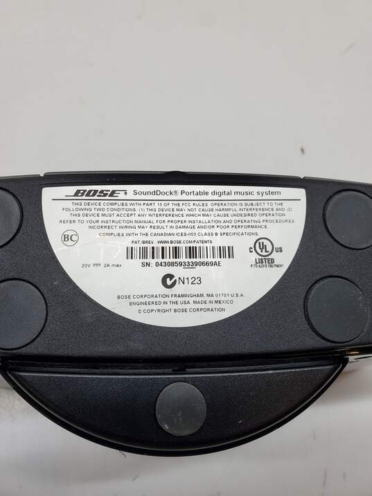 Bose SoundDock Portable Digital Music System image number 2