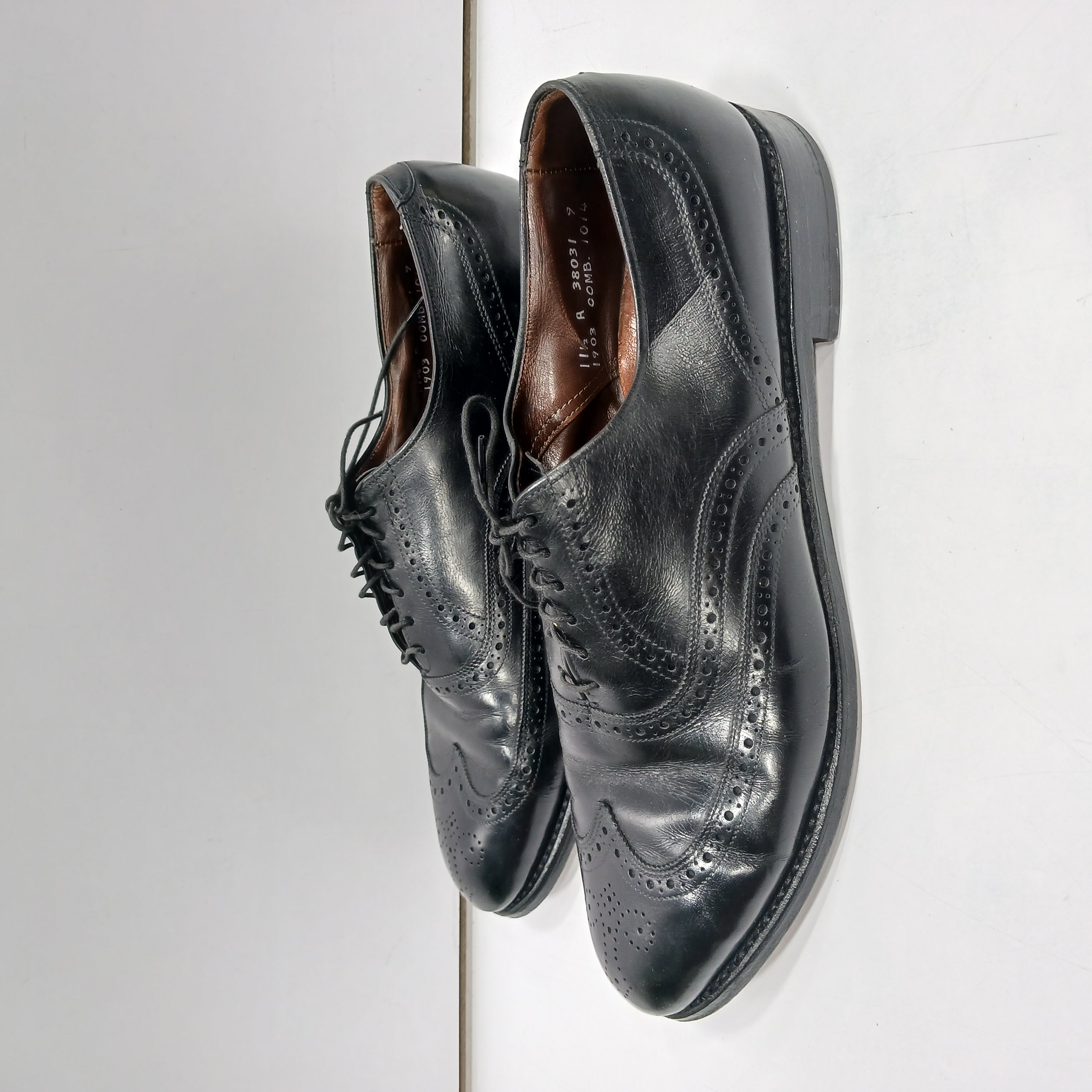 Buy the Allen Edmonds Men's Chester Wing Tip Dress Shoes Size 11.5 ...