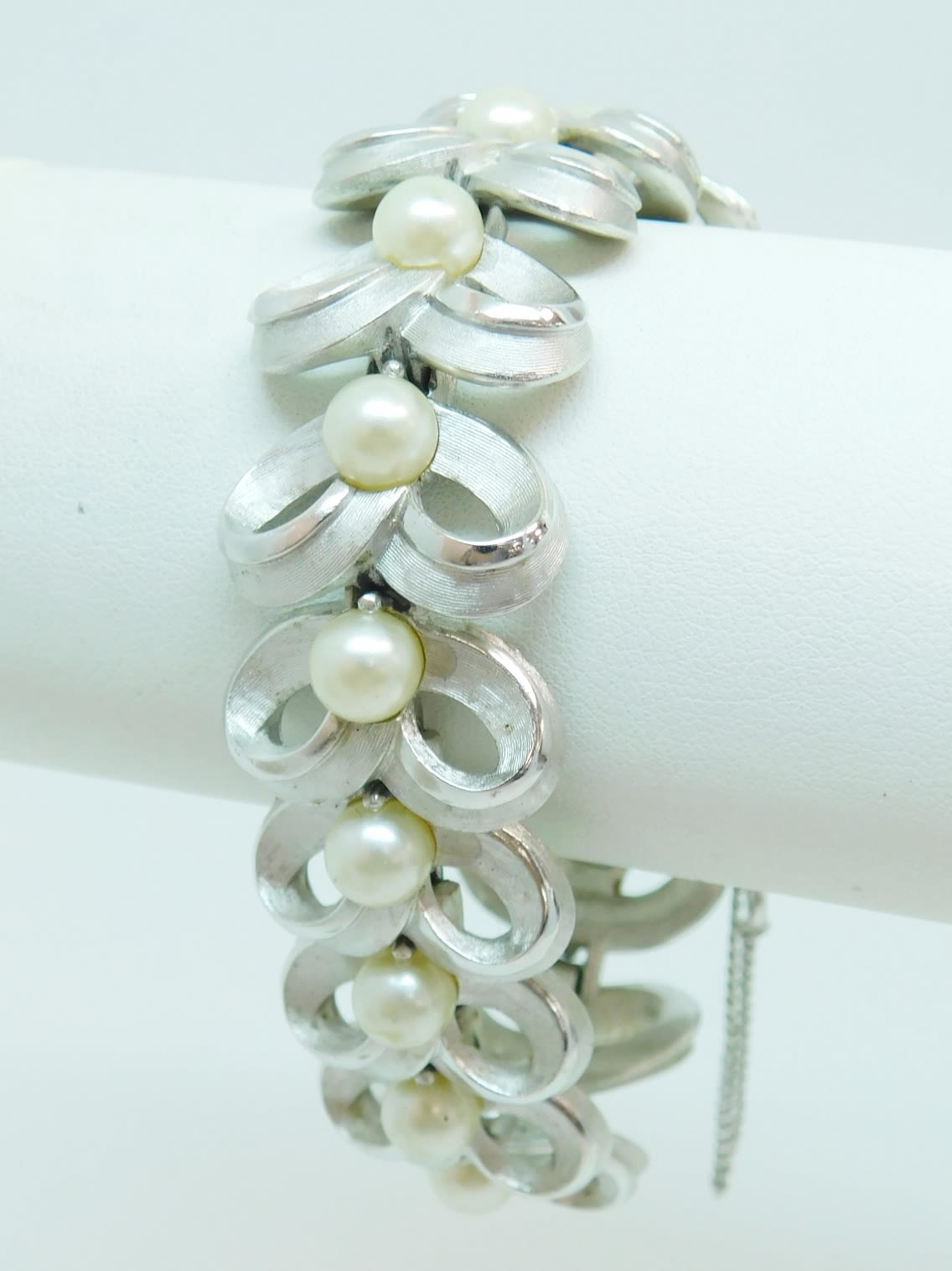 Buy the Vintage Crown Trifari Silver Tone Faux Pearl Bracelet 54.2g |  GoodwillFinds